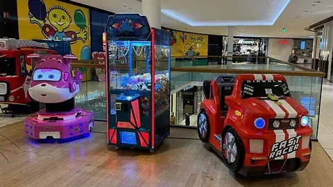 Fargerike bilkaruseller for barn.