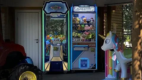 Diverse spillmaskiner og enhjørning.